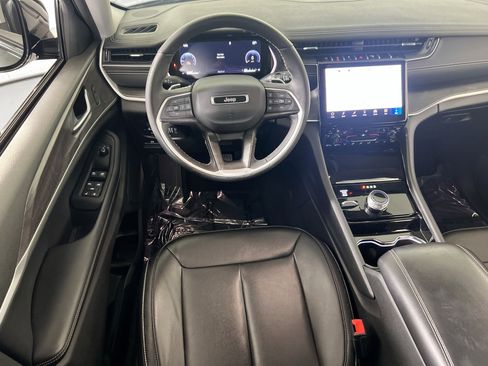 Used 2023 Jeep Grand Cherokee Limited w/ Black Appearance Package AWD/4WD image 22