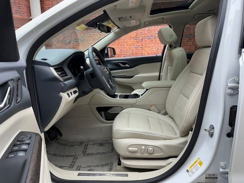 Used 2023 GMC Acadia Denali w/ Denali Technology Package image 22