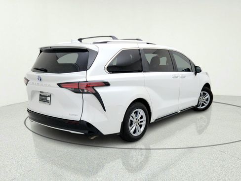 Used 2025 Toyota Sienna Limited FWD image 9