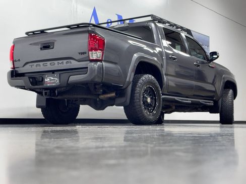 Used 2017 Toyota Tacoma TRD Sport w/ Tow Package AWD/4WD image 5