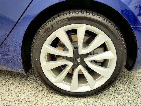 Used 2018 Tesla Model 3 Long Range image 9