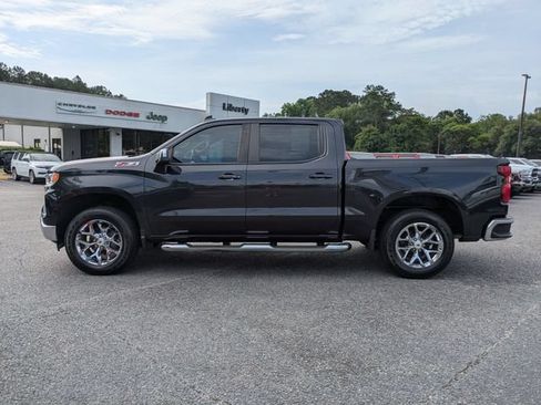 Used 2022 Chevrolet Silverado 1500 LT w/ Z71 Off-Road Package AWD/4WD image 6