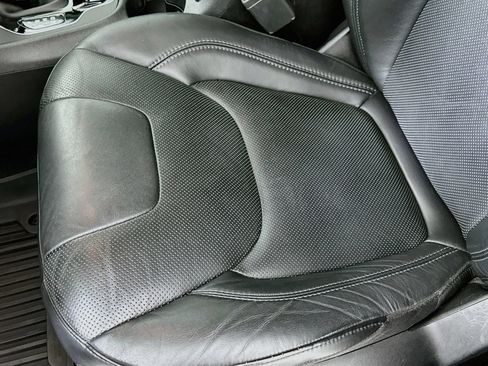 Used 2019 Jeep Cherokee Limited FWD image 20