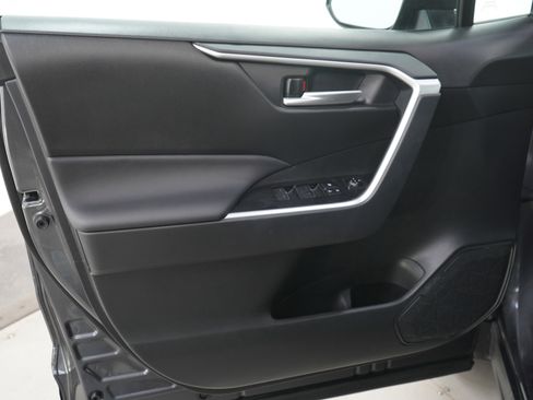 Used 2025 Toyota RAV4 XLE AWD/4WD image 20