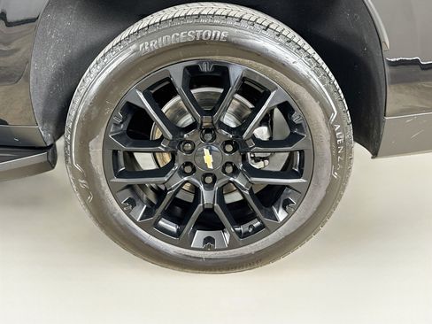 Used 2025 Chevrolet Suburban Premier AWD/4WD image 34