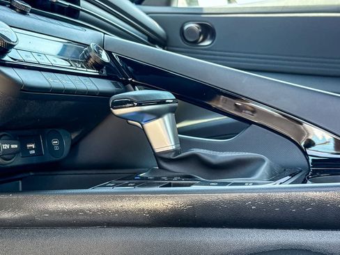 Certified 2025 Hyundai Elantra SEL image 32