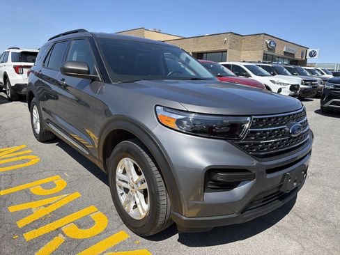 Used 2023 Ford Explorer XLT w/ Class IV Trailer Tow Package AWD/4WD image 2