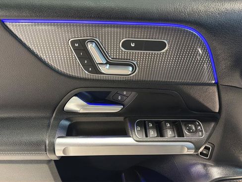 Used 2022 Mercedes-Benz GLB 250 4MATIC image 11