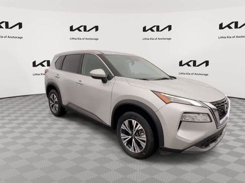 Used 2023 Nissan Rogue SV AWD/4WD image 2