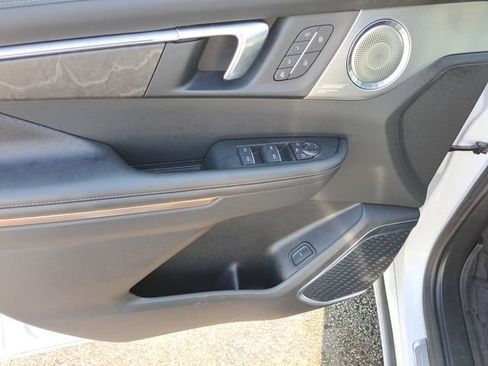 Used 2025 Buick Enclave Avenir w/ Super Cruise Package image 16