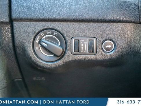 Used 2022 Chrysler 300 Touring w/ Sport Appearance Package image 15