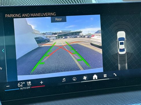 Used 2025 BMW 330i xDrive Sedan w/ Convenience Package image 21