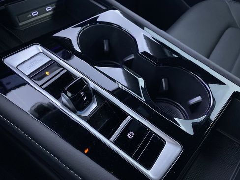 Used 2025 Volkswagen Atlas Cross Sport SEL R-Line image 8