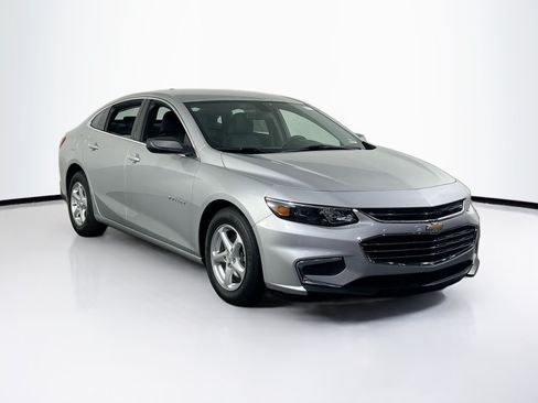Used 2017 Chevrolet Malibu LS FWD image 3