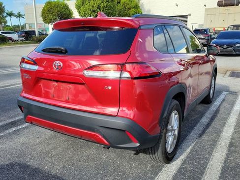 Used 2023 Toyota Corolla Cross LE w/ Moonroof Package image 3