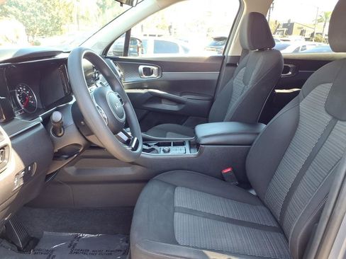 Used 2023 Kia Sorento LX image 9