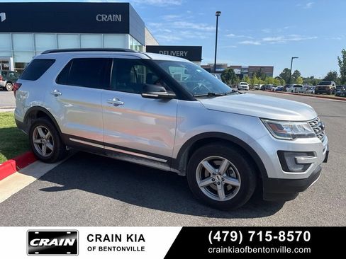 Used 2017 Ford Explorer XLT w/ Equipment Group 202A AWD/4WD image 1