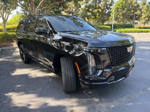 Certified 2025 Cadillac Escalade Sport Platinum w/ LPO, ONYX Package AWD/4WD image 3