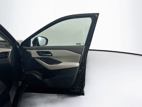 Used 2025 Nissan Rogue SV FWD image 33