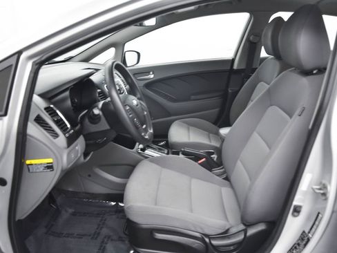 Used 2017 Kia Forte LX image 11