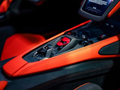 Used 2025 Lamborghini Revuelto AWD/4WD image 10