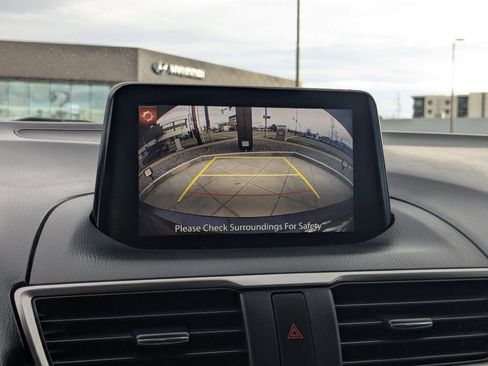 Used 2018 MAZDA MAZDA3 Touring image 22