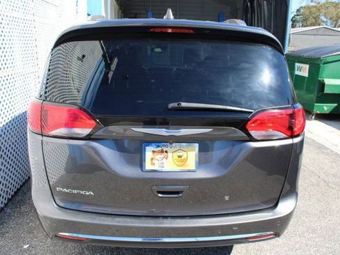 Used 2019 Chrysler Pacifica Touring-L Plus w/ Advanced Safetytec Group image 8