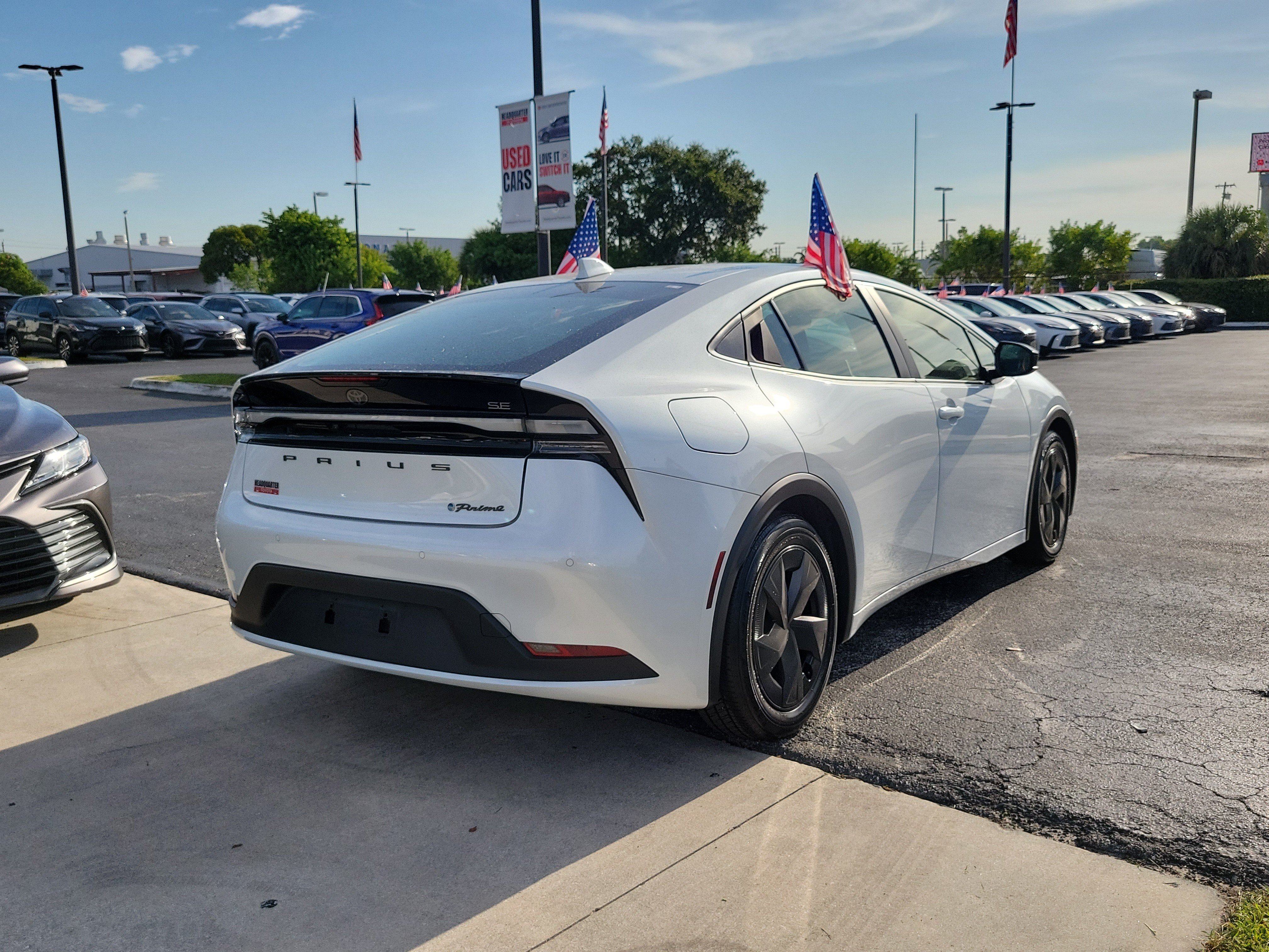 Used 2024 Toyota Prius Prime FWD image 11
