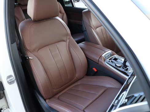 Used 2020 BMW X7 M50i w/ Cold Weather Package image 40