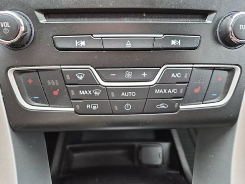 Used 2016 Ford Fusion SE FWD image 17