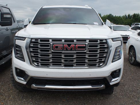 Used 2026 GMC Yukon Denali w/ Denali Reserve Package AWD/4WD image 2