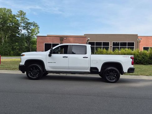Used 2024 Chevrolet Silverado 2500 Custom w/ Custom Value Package AWD/4WD image 10