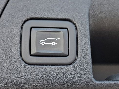 Used 2023 Buick Envision Essence image 29