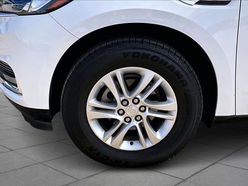 Used 2018 Buick Enclave Essence image 9