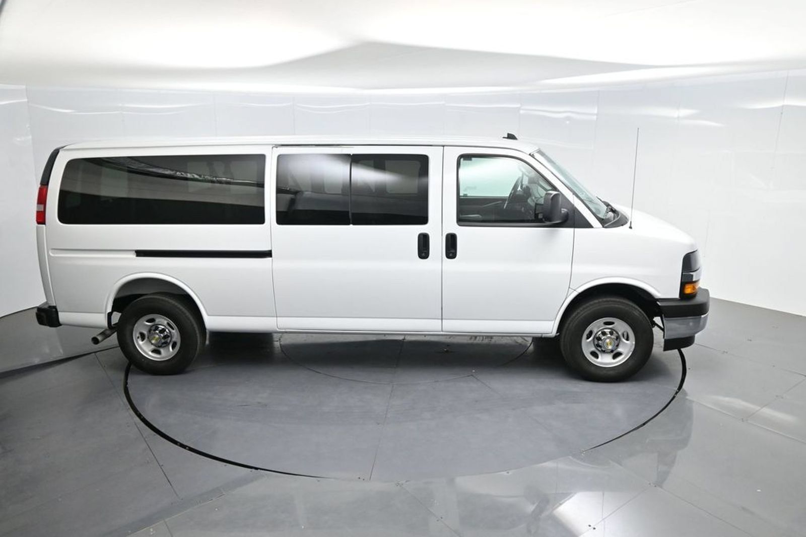 Used 2025 Chevrolet Express 3500 LT w/ LT Preferred Equipment Group RWD image 47