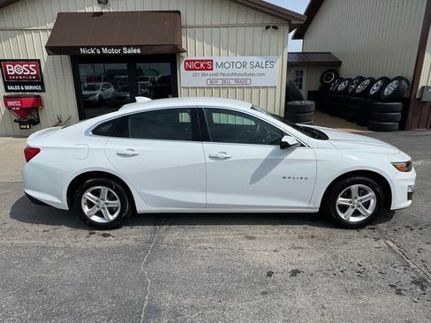 Used 2023 Chevrolet Malibu LT w/ Driver Confidence Package FWD image 2