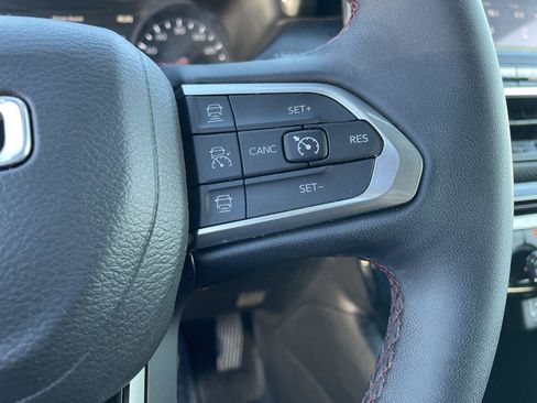 Used 2025 Jeep Compass Trailhawk w/ Trailhawk Convenience Group image 16