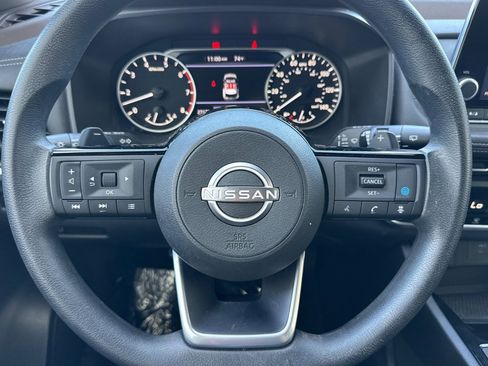 Used 2023 Nissan Rogue SV FWD image 16