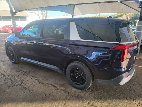Used 2025 Kia Carnival image 12