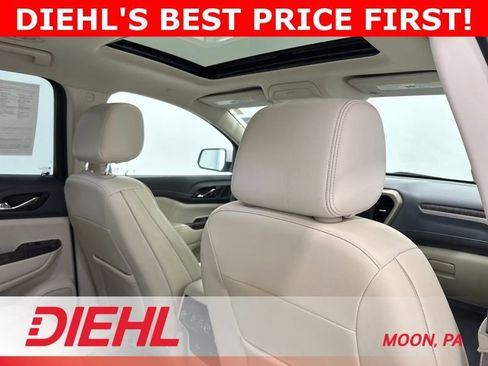 Used 2022 GMC Acadia Denali w/ Denali Ultimate Package AWD/4WD image 10