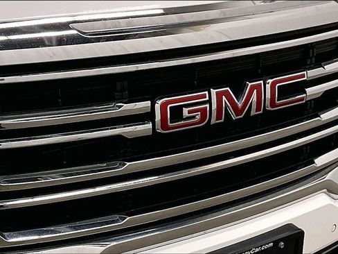 Used 2023 GMC Acadia SLT AWD/4WD image 32