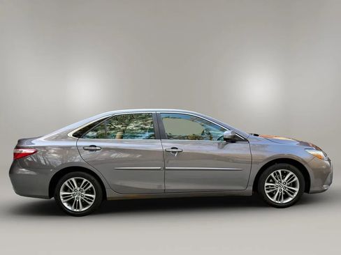 Used 2015 Toyota Camry SE image 6