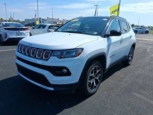 Used 2025 Jeep Compass Limited AWD/4WD image 3