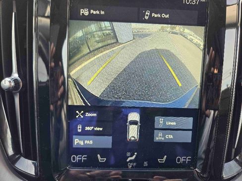 Used 2018 Volvo XC60 T6 Momentum w/ Convenience Package image 17