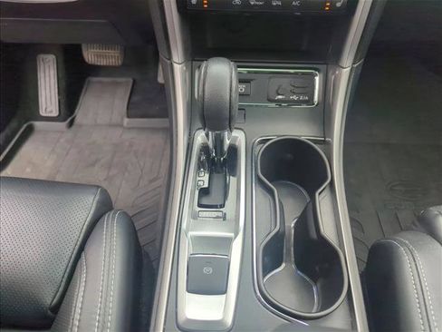 Used 2022 Subaru Ascent Limited w/ Technology Package image 13