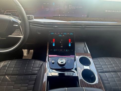 Certified 2025 Cadillac Escalade Sport Platinum w/ LPO, ONYX Package AWD/4WD image 3