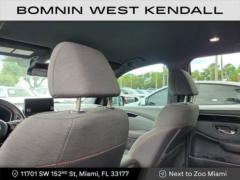 Used 2025 Honda Pilot Sport image 11