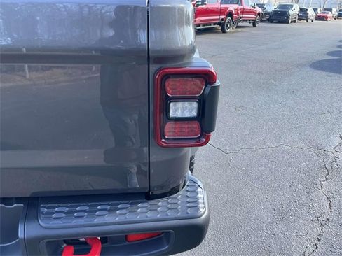 Used 2024 Jeep Gladiator Rubicon w/ Technology Group image 35