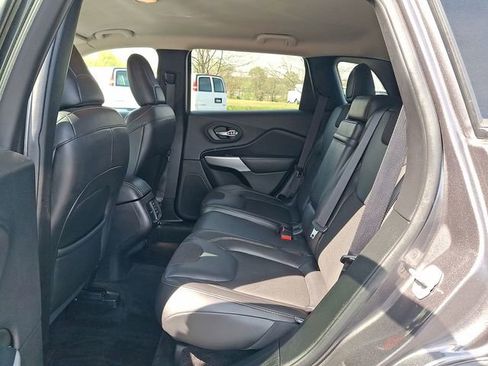 Used 2018 Jeep Cherokee Latitude Plus AWD/4WD image 22