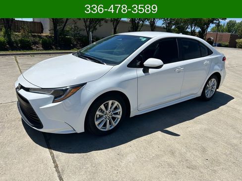Used 2024 Toyota Corolla LE w/ LE Convenience Package FWD image 1